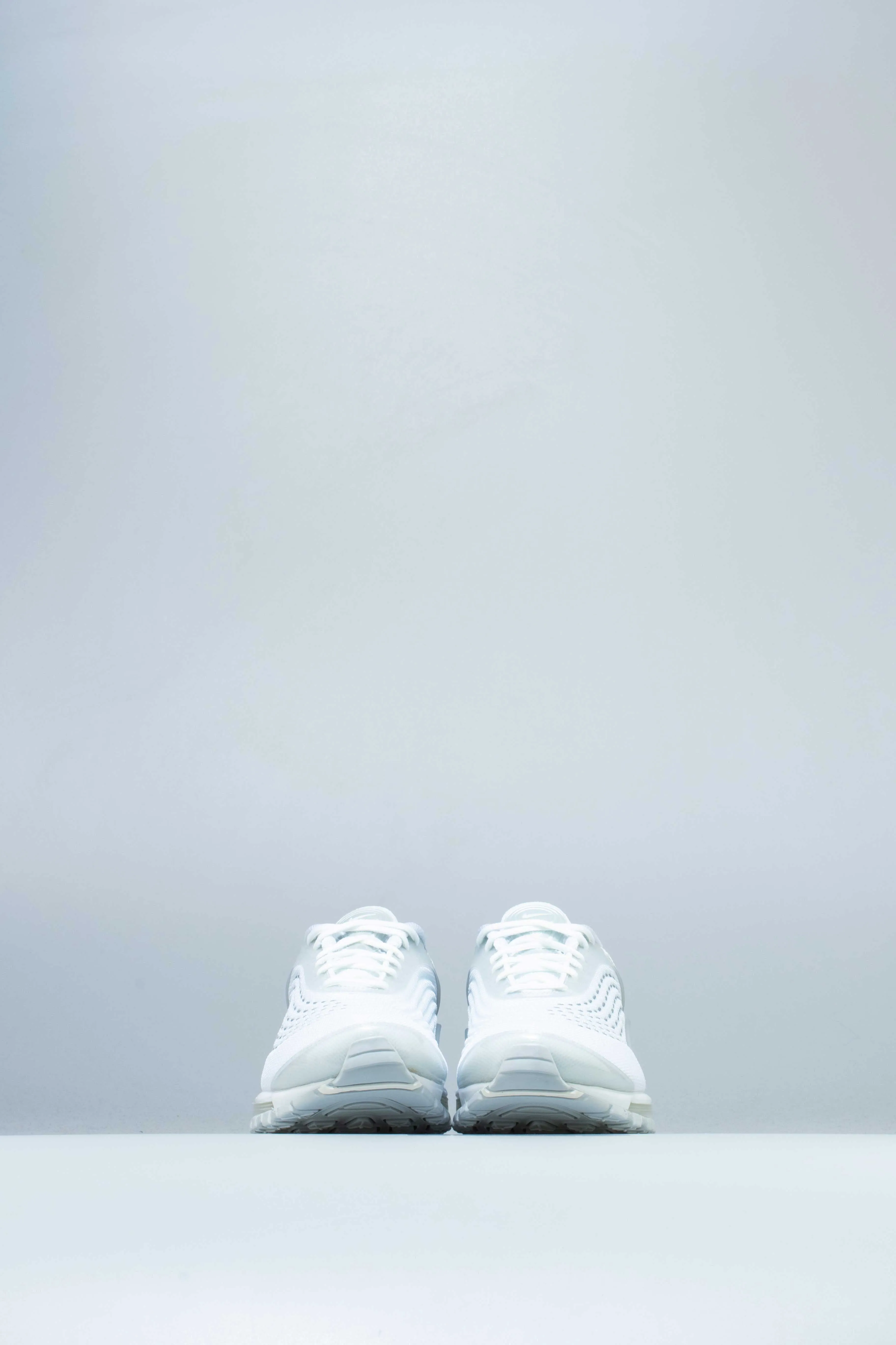 Running Shoe Guru Air Max Deluxe Mens Shoes - White/Sail/Pure Platinum