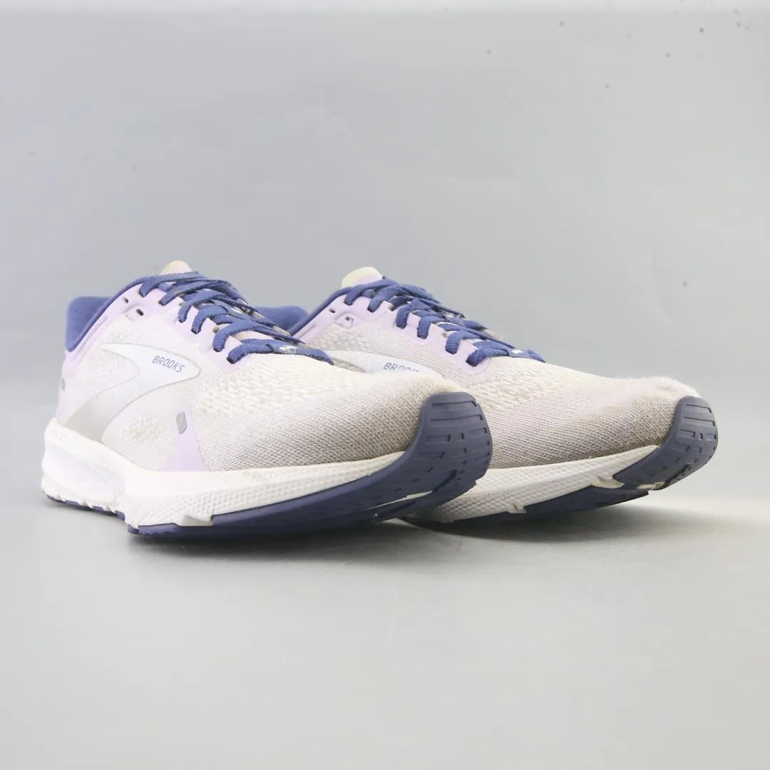 Shoes Running On BROOKS LAUNCH 9