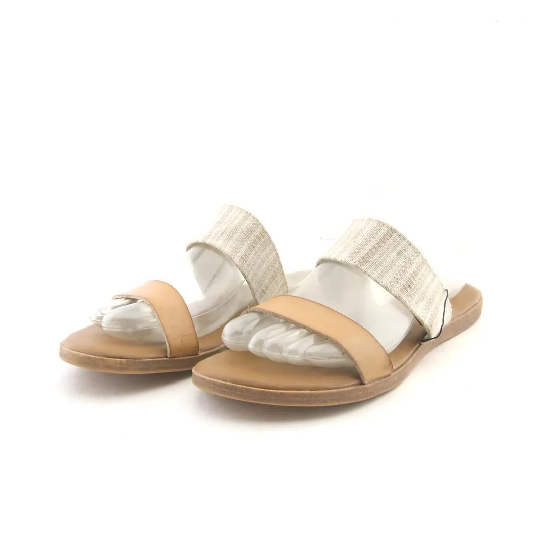 UNIVERSAL THREAD . Floral Brogues