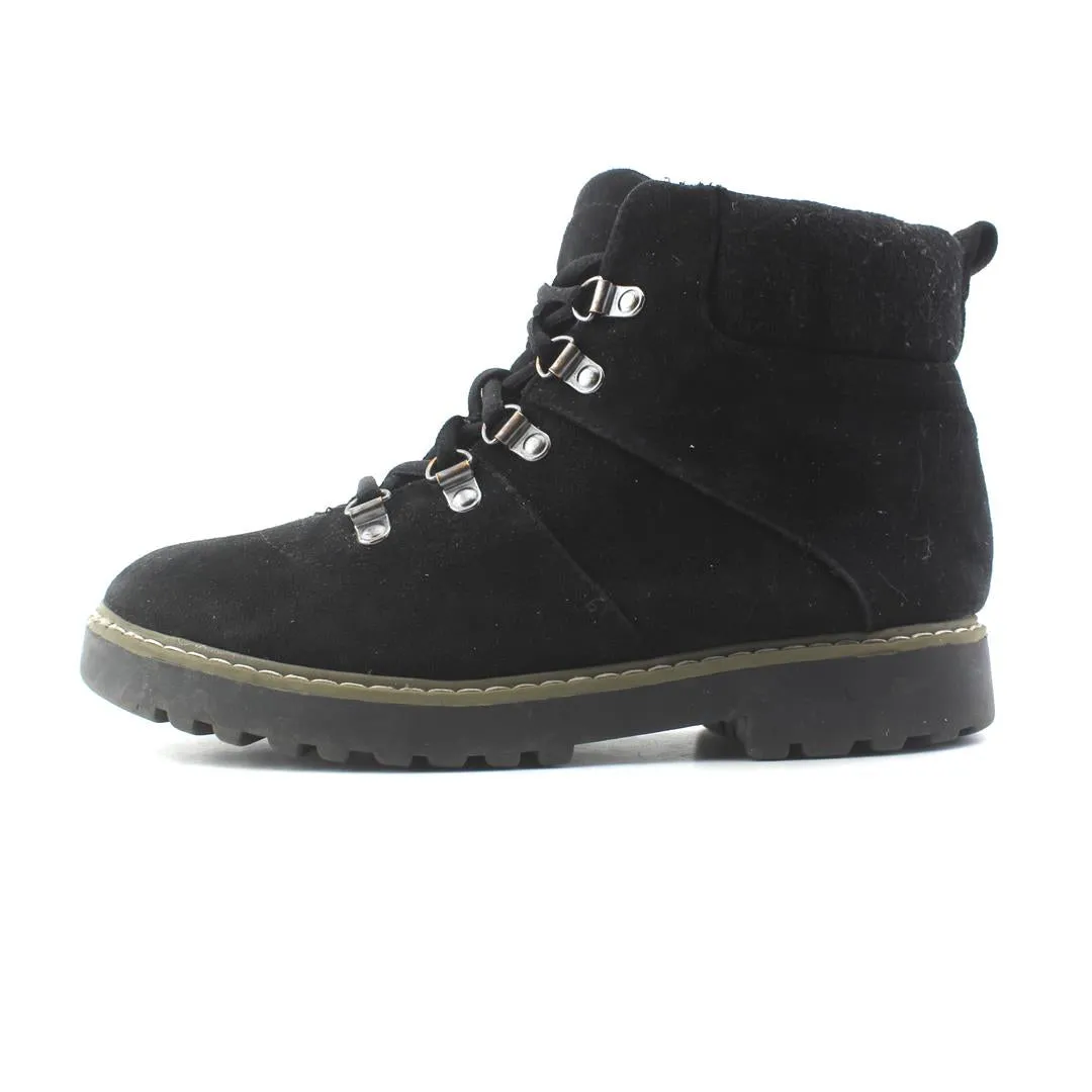 CLIFFS . Lace Up Shoes Definition