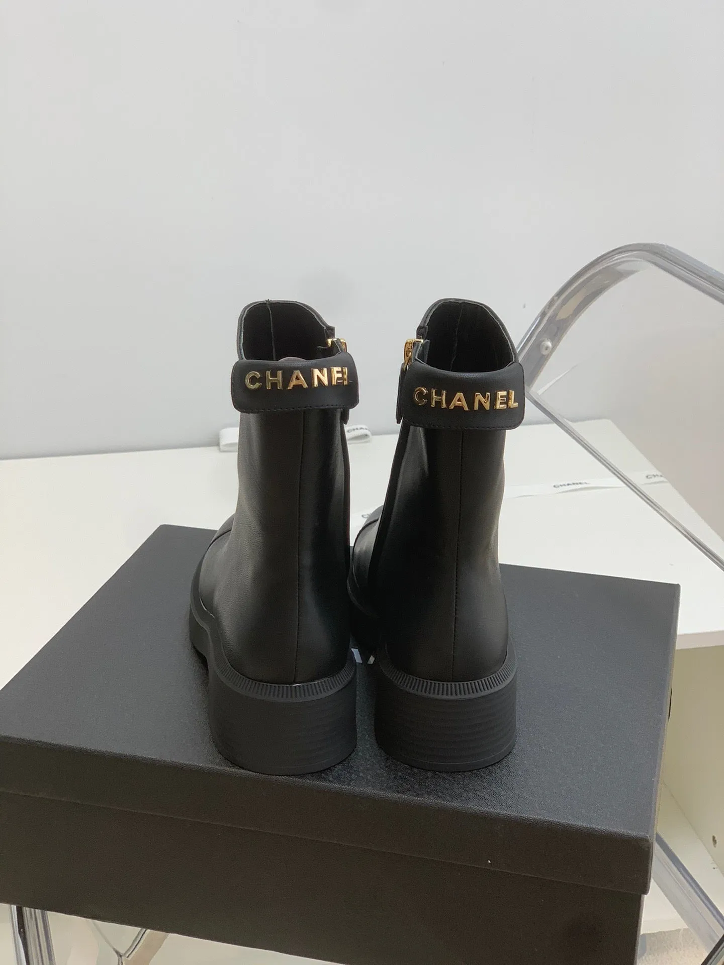 SE692  Size 5-10   Material: Cowhide  Lining: Sheep skin Sole: Rubber Ed Hardy Boots