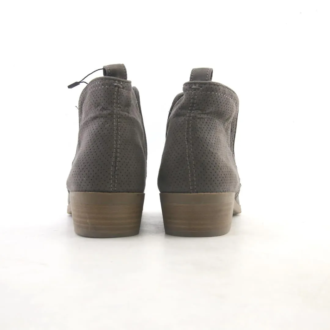 UNIVERSAL THREAD . The Brogues Don't Shoot Me Down