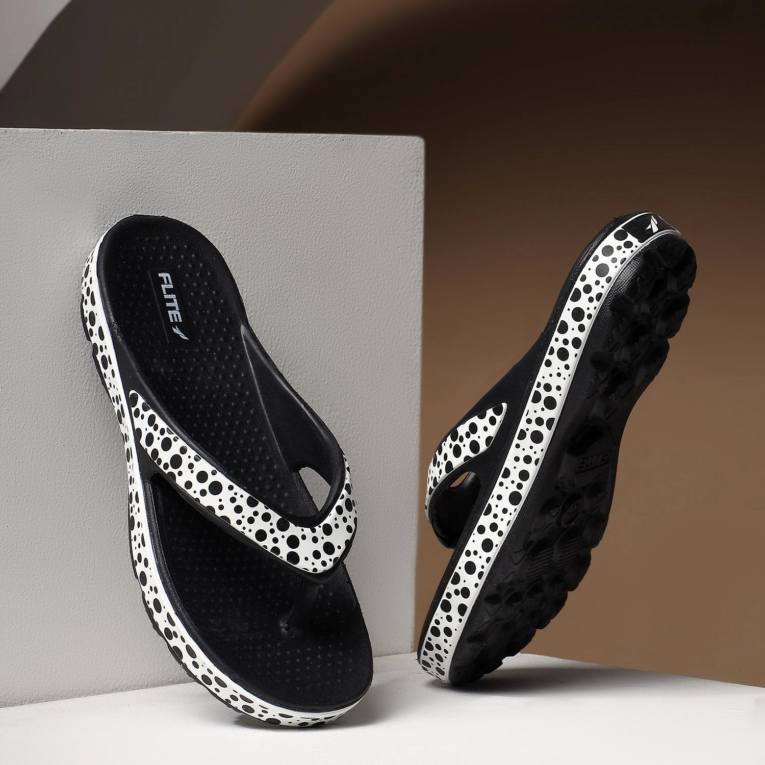 FLITE Slippers for Women FL 2008 Bearclaws Slippers