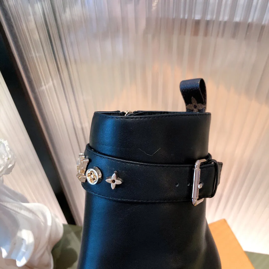 SE685  Size 4-11 Mukluk Boots