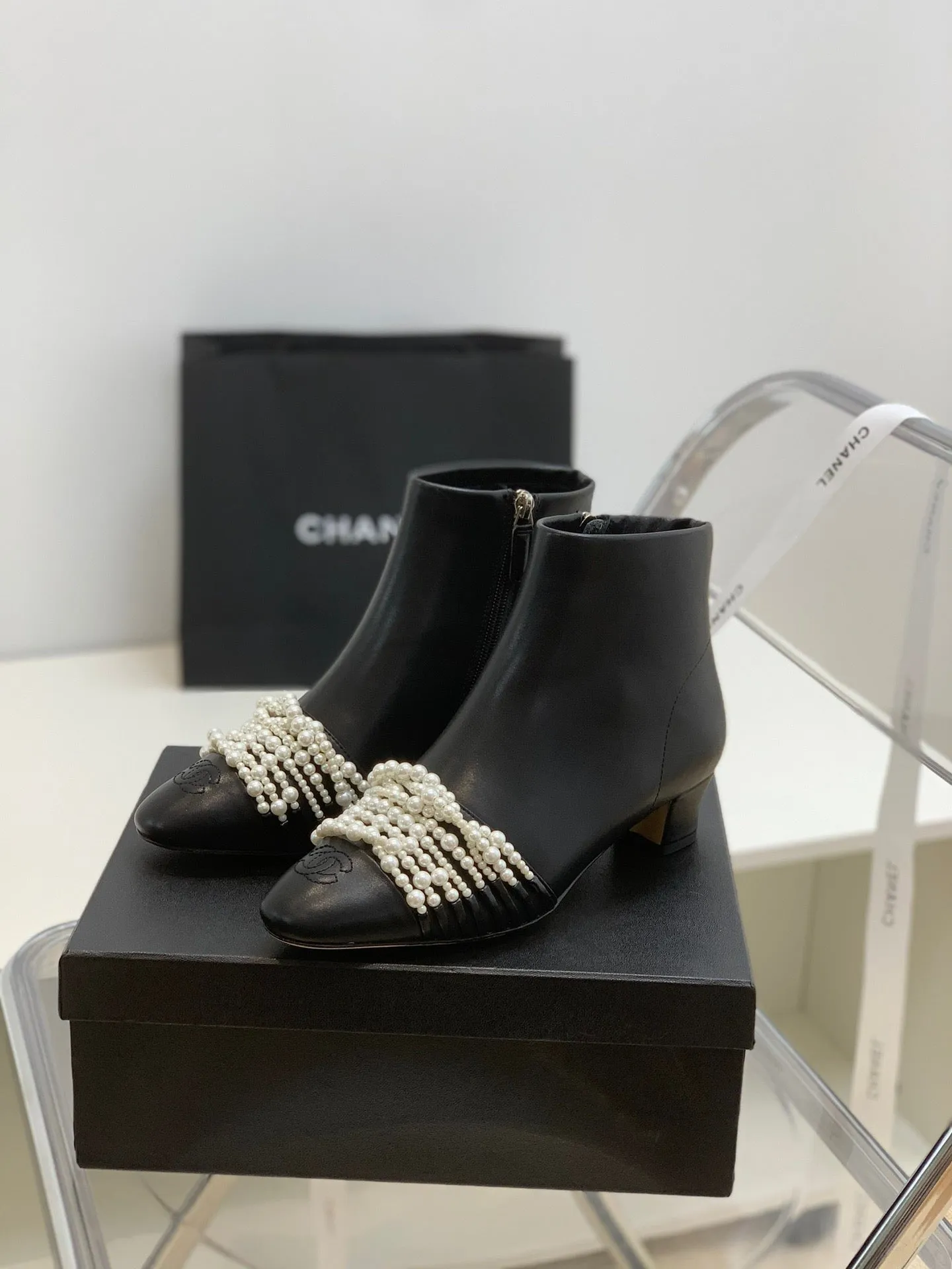 Gogo Boots SE706  Size 5-9  Heels:4cm Shaft measures approximately 4.7 from arch Material: Cowhide  Lining: Sheepskin Sole: Italian leather