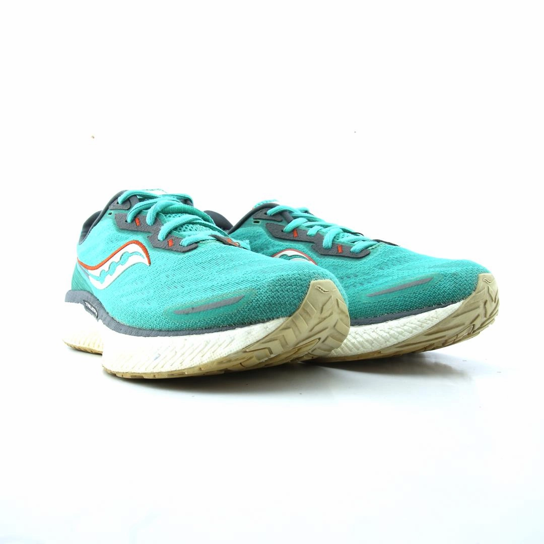 SAUCONY TRIUMPH 19 Walking Shoe Vs Running Shoe