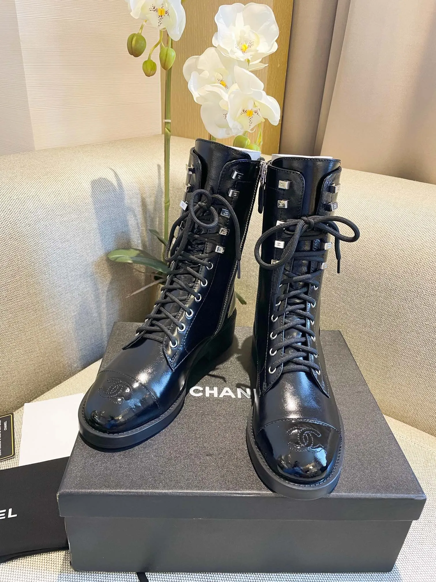 Waterproof Winter Boots SE652  Size 5-9  Material: Cowhide  Lining: Sheep skin Sole: Italian leather