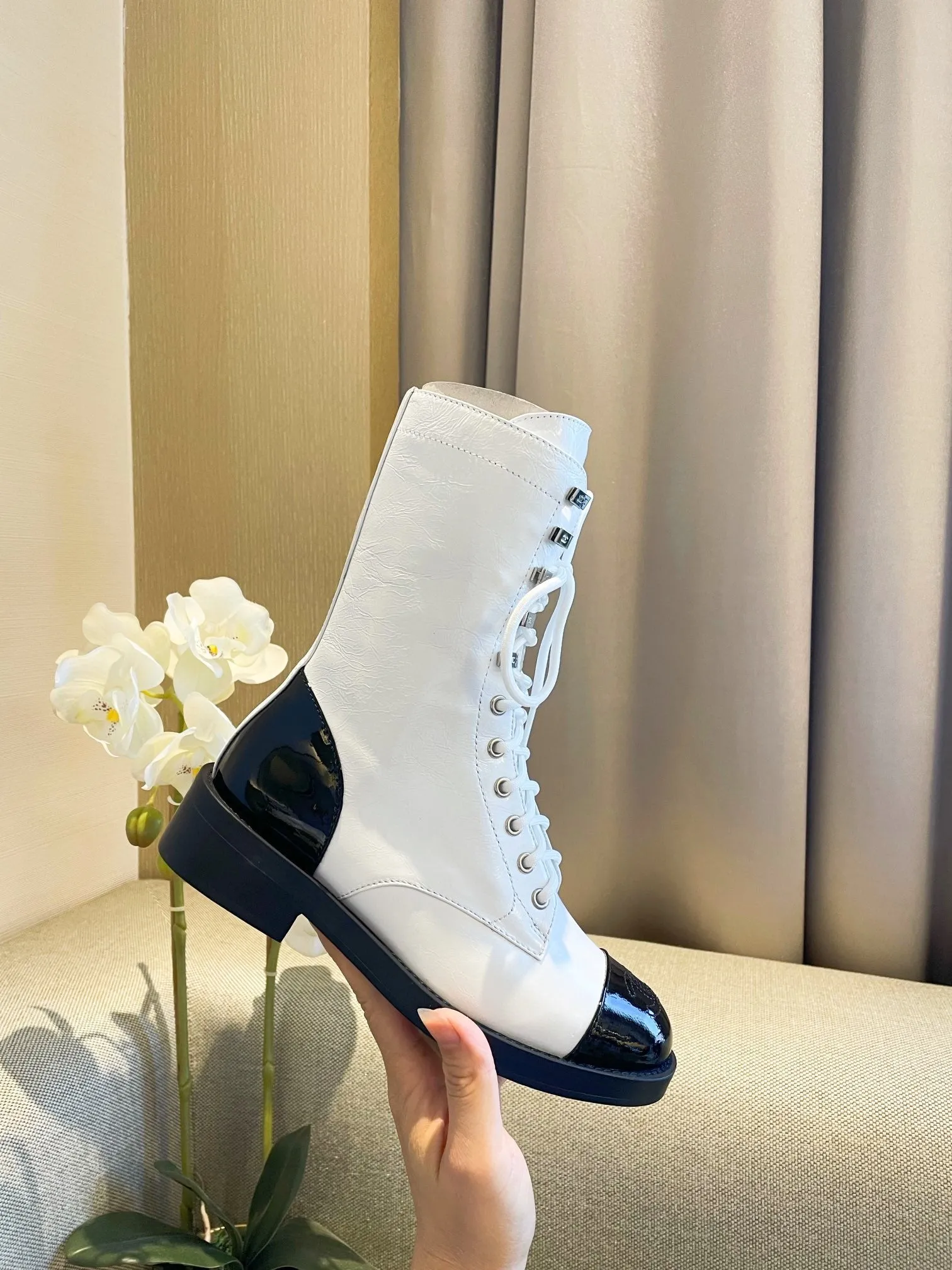 SE651  Size 5-9  Material: Cowhide  Lining: Sheep skin Sole: Italian leather