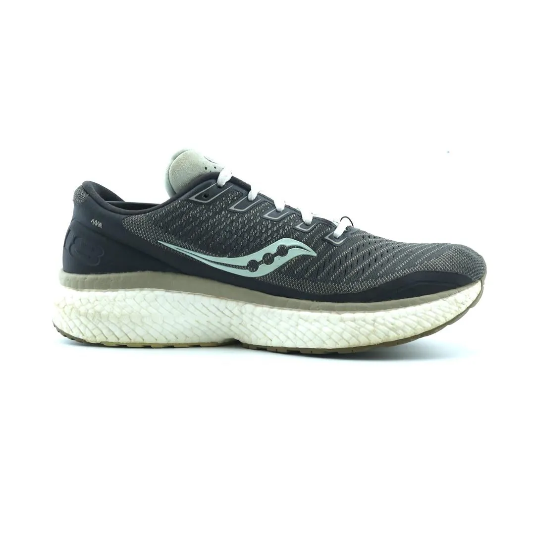 Overpronation Running Shoes SAUCONY TRIUMPH 18