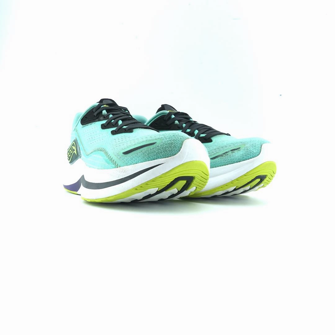 SAUCONY ENDORPHIN SHIFT 3 Running Shoes At The Gym