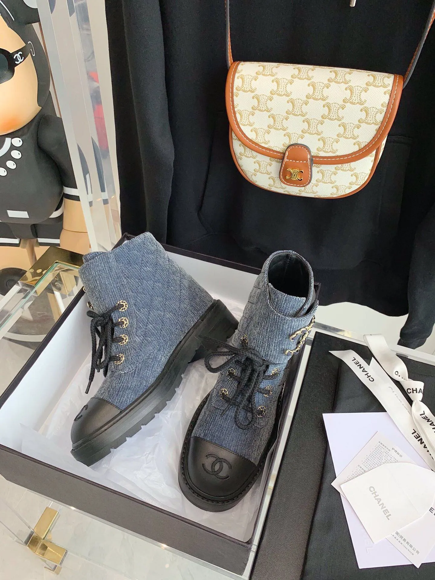 The Snow Boots SE626 Size 5-9  Material: Cowhide  Lining: Sheep skin Sole: Rubber