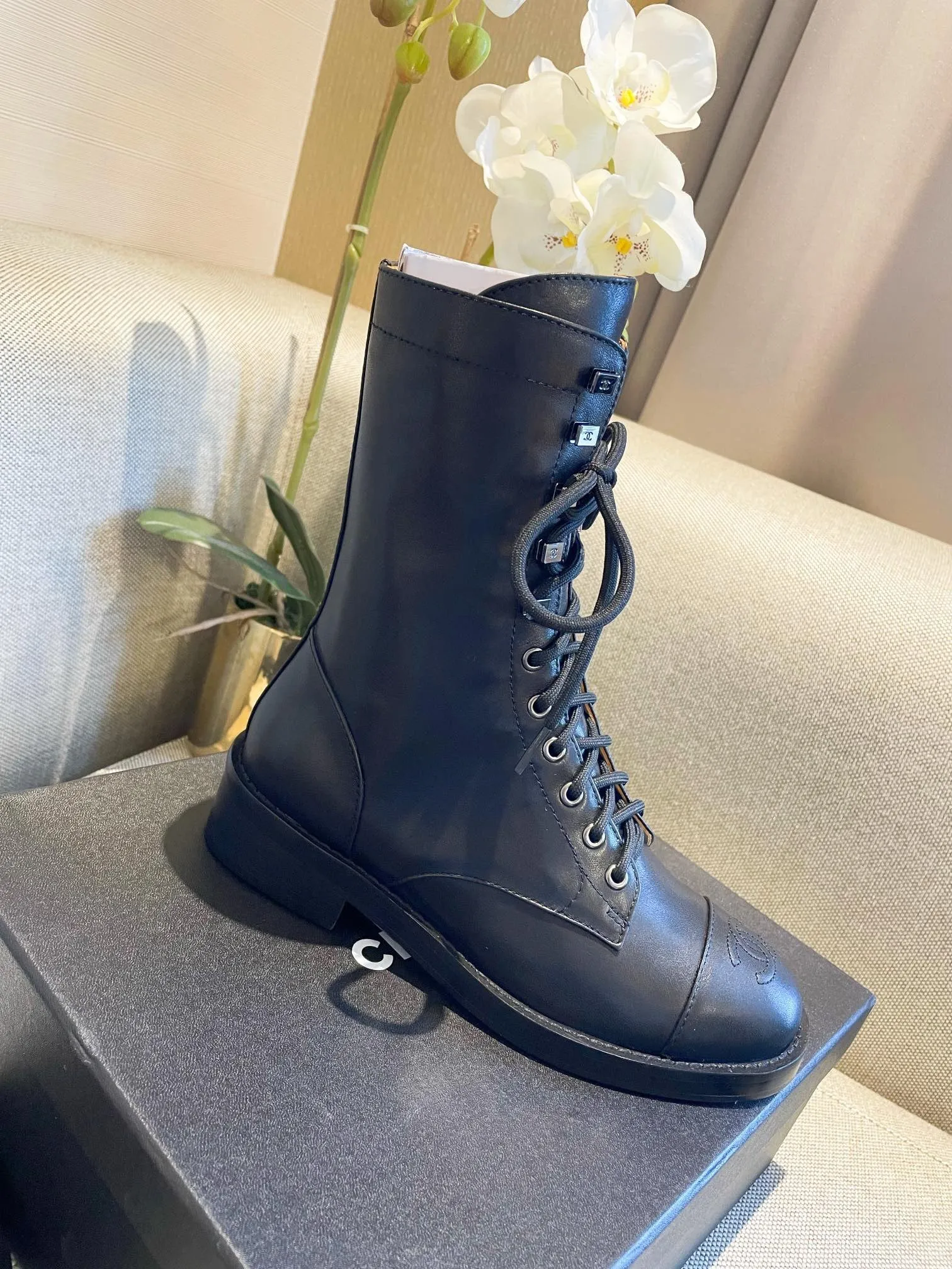 SE650  Size 5-9    Material: Cowhide  Lining: Sheep skin Sole: Italian leather Brown Knee-high Boots