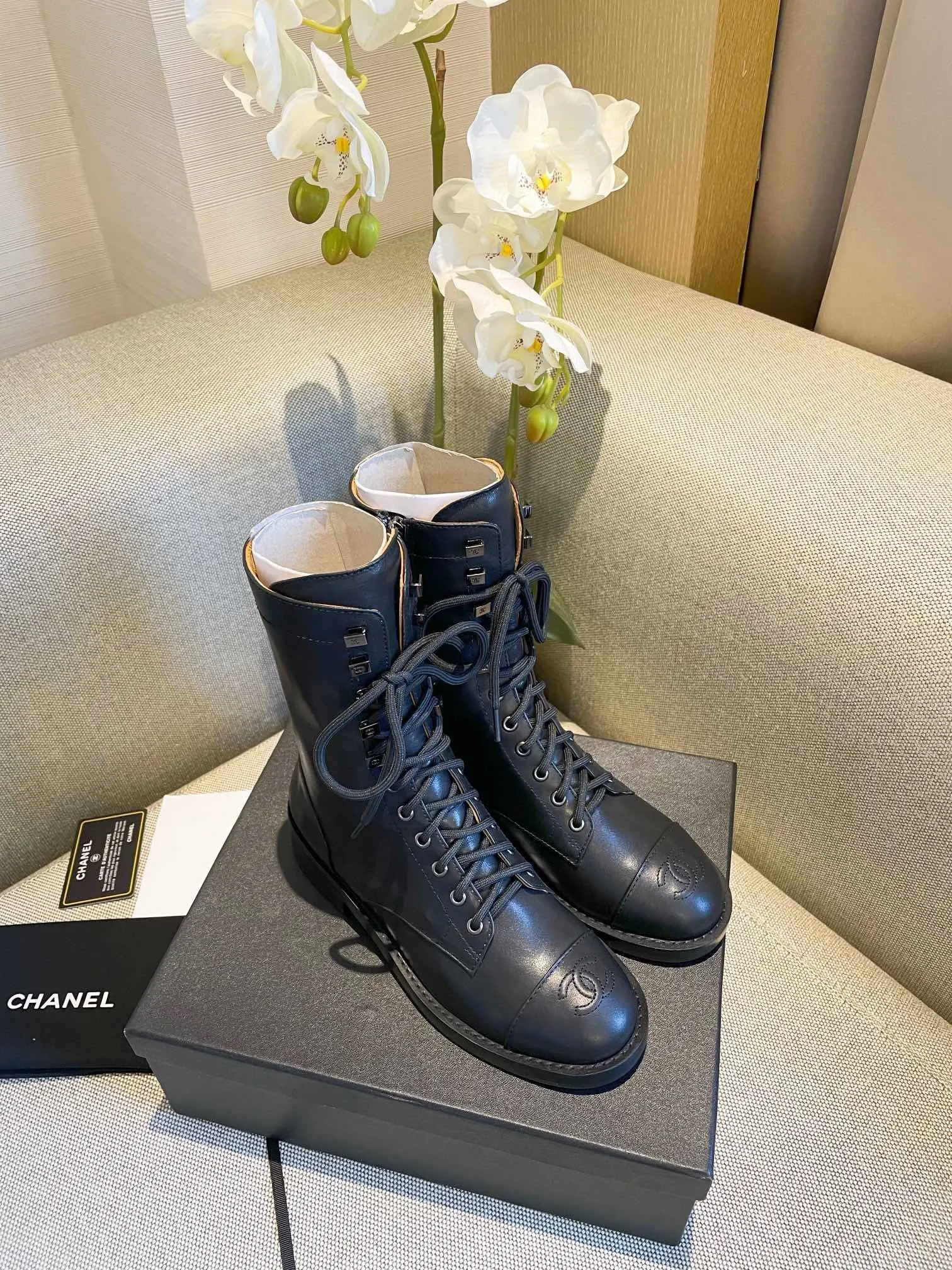 Boots To Wear With Wedding Dress SE650  Size 5-9    Material: Cowhide  Lining: Sheep skin Sole: Italian leather