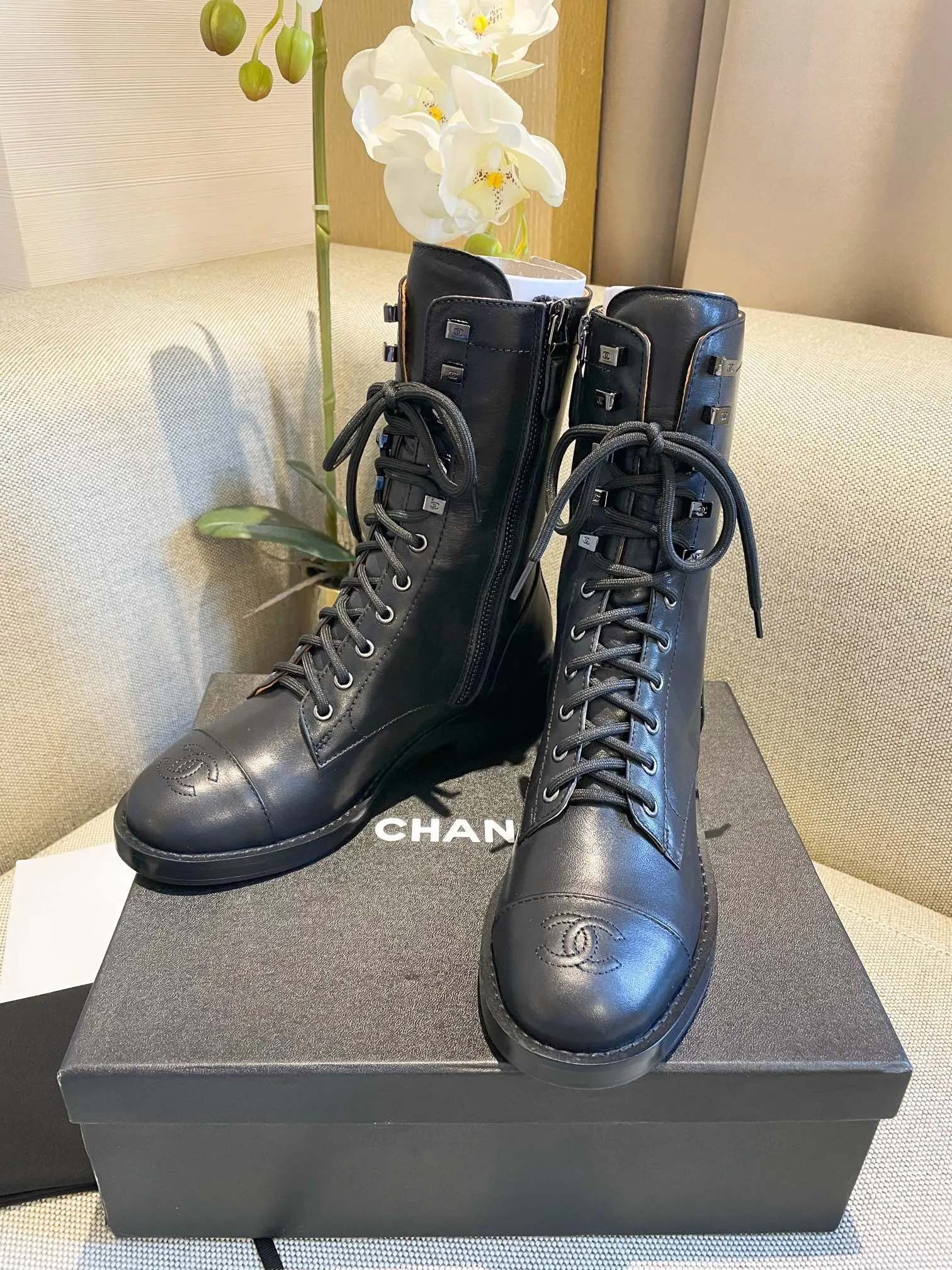 Boots With Heels And Fur SE650  Size 5-9    Material: Cowhide  Lining: Sheep skin Sole: Italian leather