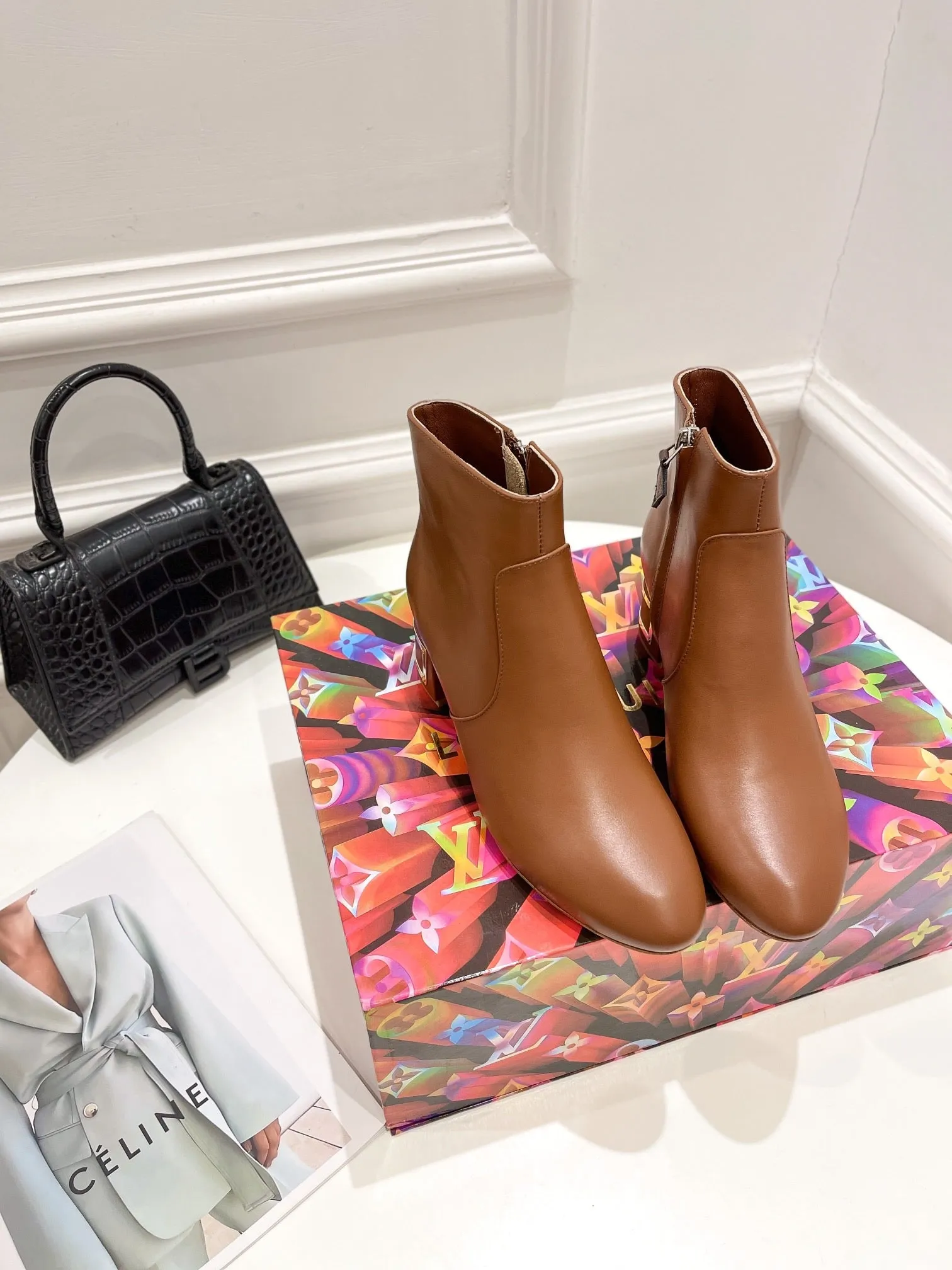 Trench Boots SE668  Size 4-9   Heels:5cm Material: Cowhide  Lining: Sheep skin Sole: Italian leather