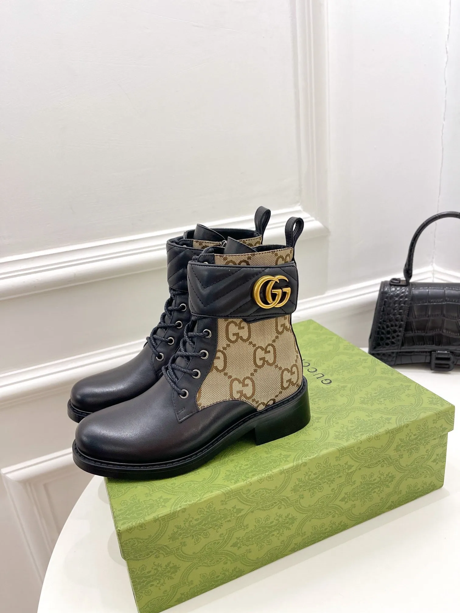 SE691  Size 5-10   Material: Cowhide  Lining: Sheep skin Sole: Rubber Jaron Boots Ennis