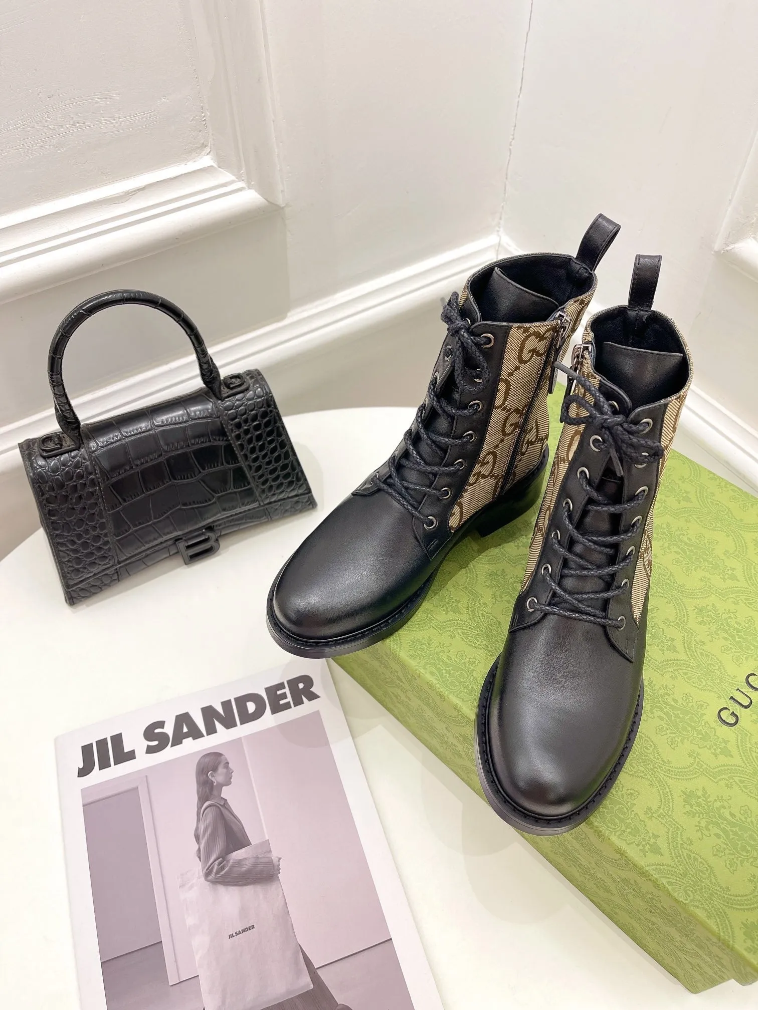 Balenciaga Croc Boots SE691  Size 5-10   Material: Cowhide  Lining: Sheep skin Sole: Rubber