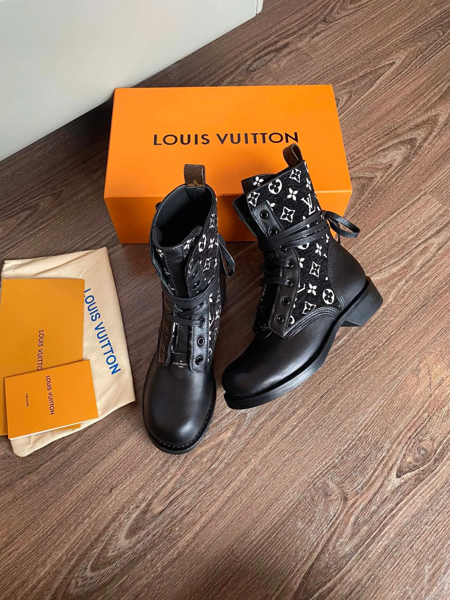 SE733  Size 4-9 High Heel Boots