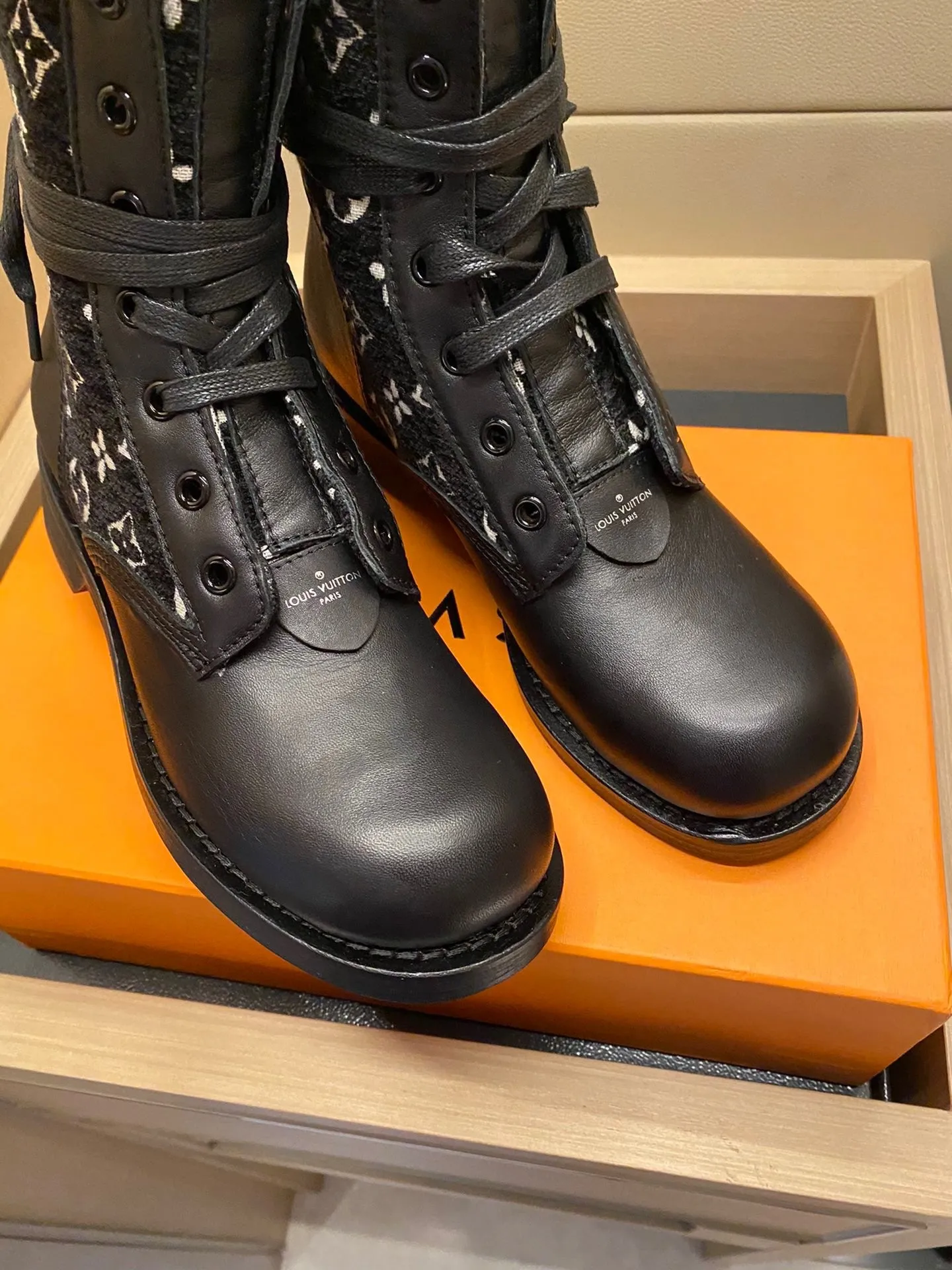 SE733  Size 4-9 Waterproof Boots Insulated