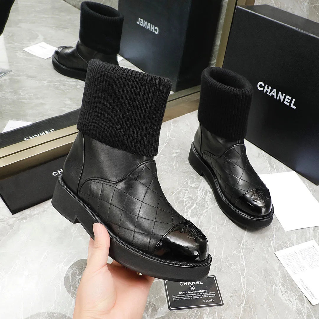 SE743  Size 5-9   Material: Cowhide  Lining: Sheep skin Sole: Rubber Wing Boots