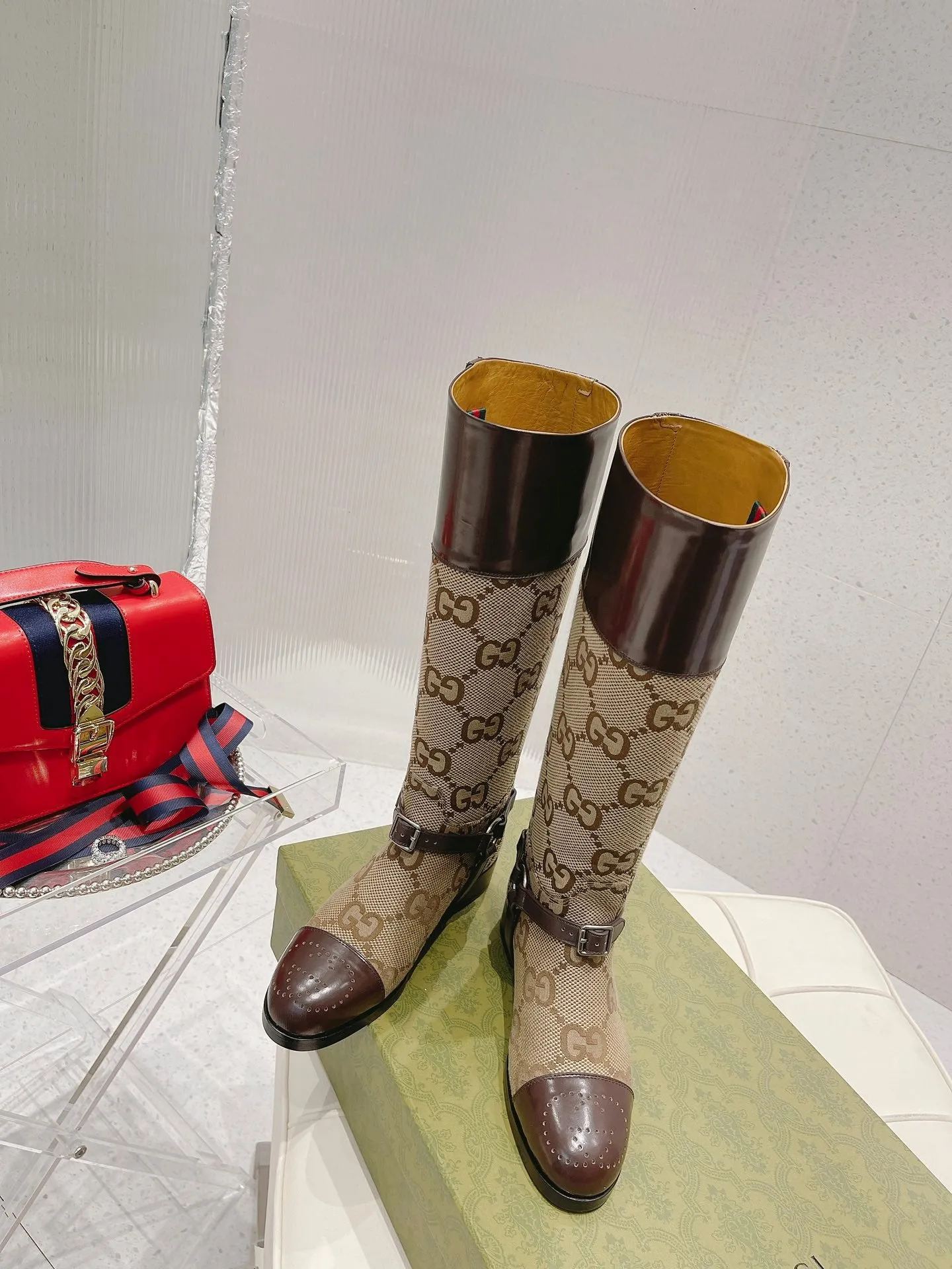 SE746   Size 5-9    Material: Cowhide  Lining: Sheep skin Sole: Italian leather Cream Leather Boots