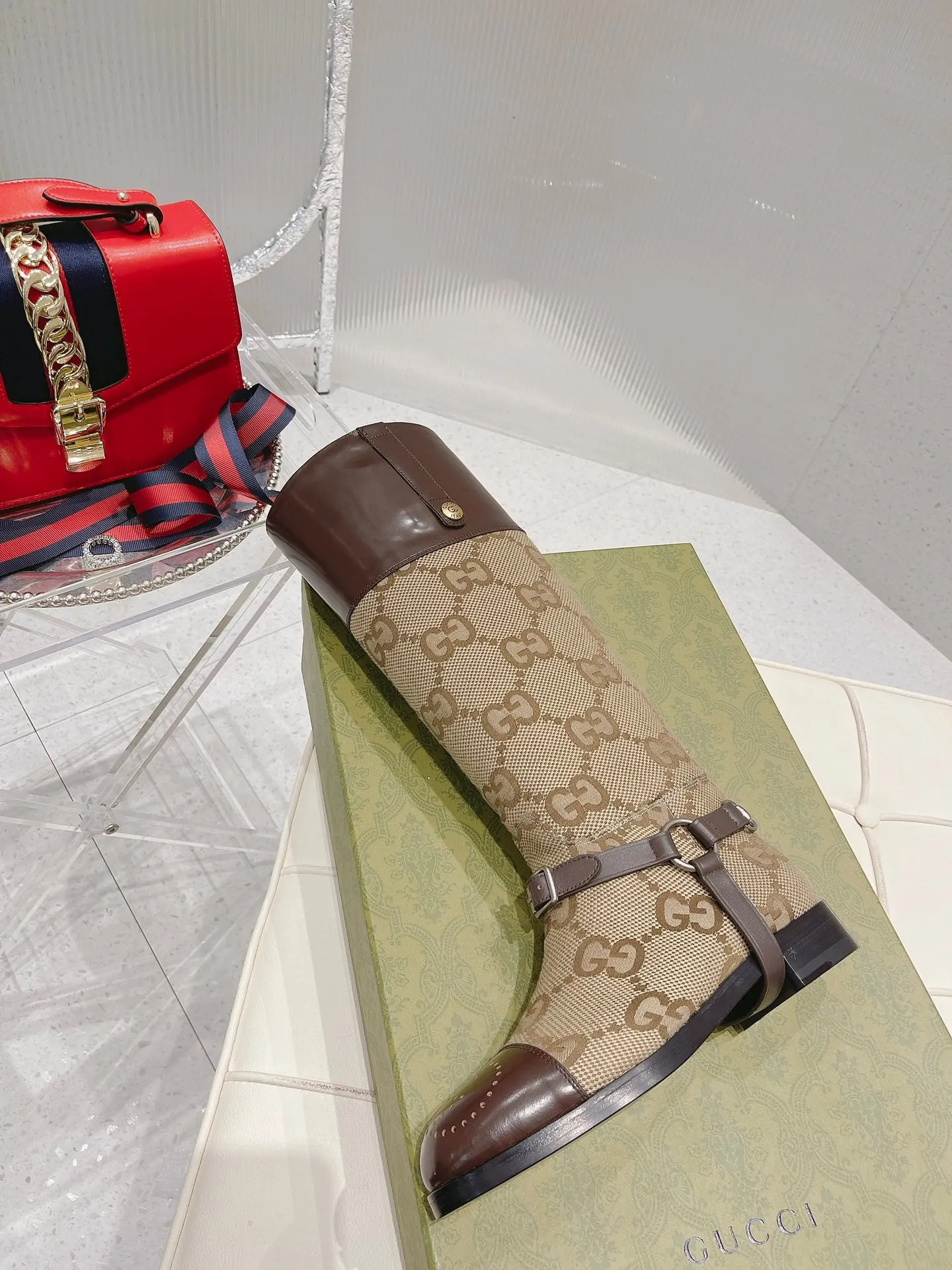 Pendleton Rain Boots SE746   Size 5-9    Material: Cowhide  Lining: Sheep skin Sole: Italian leather