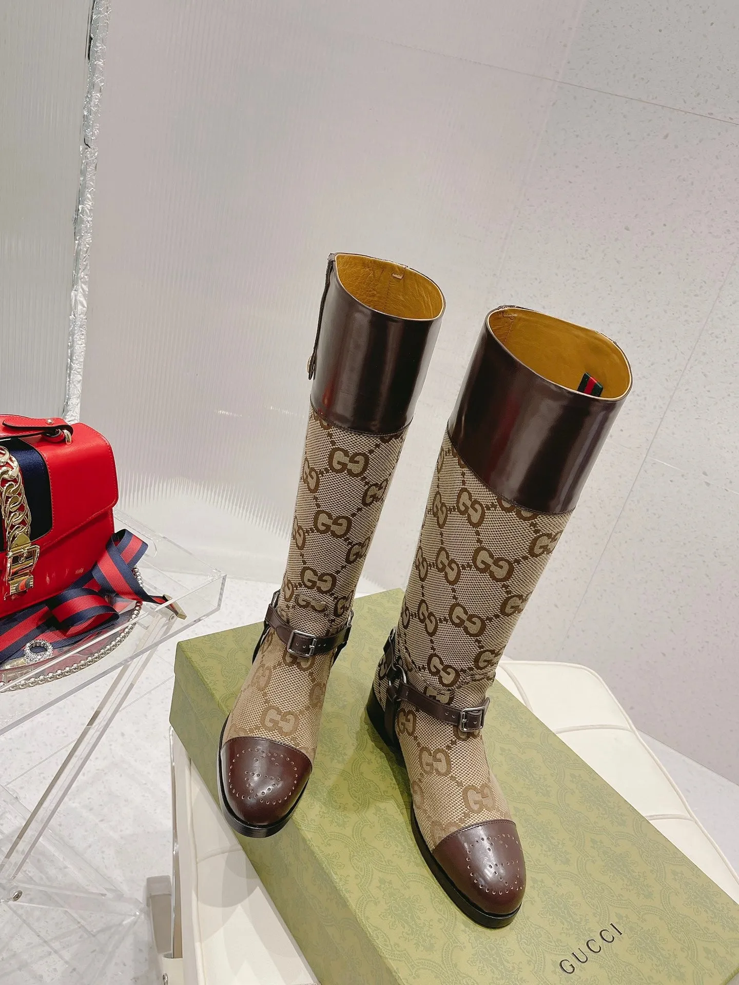 SE746   Size 5-9    Material: Cowhide  Lining: Sheep skin Sole: Italian leather Back On Track Boots