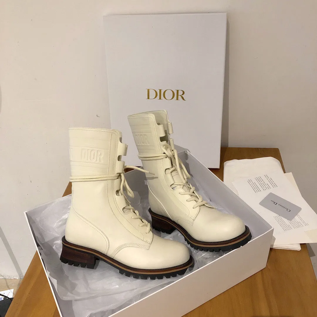 SE748  Size 4-9    Material: Cowhide  Lining: Cowhide Sole: Rubber Ankle Boots With Skinny Jeans