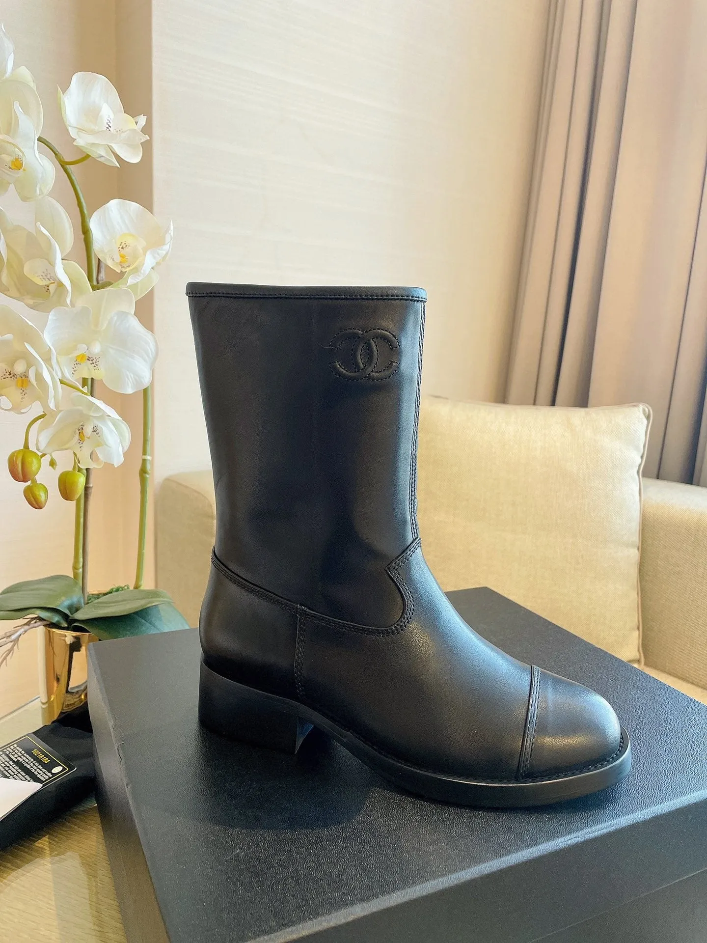 Nordstrom Boots SE757  Size 5-9  Material: Cowhide  Lining: Sheep skin Sole: Italian leather
