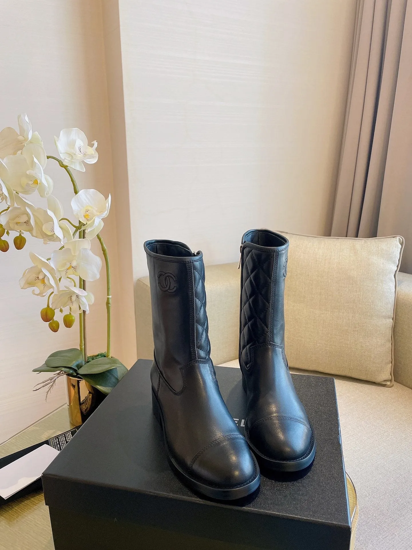 SE757  Size 5-9  Material: Cowhide  Lining: Sheep skin Sole: Italian leather Supreme Boots