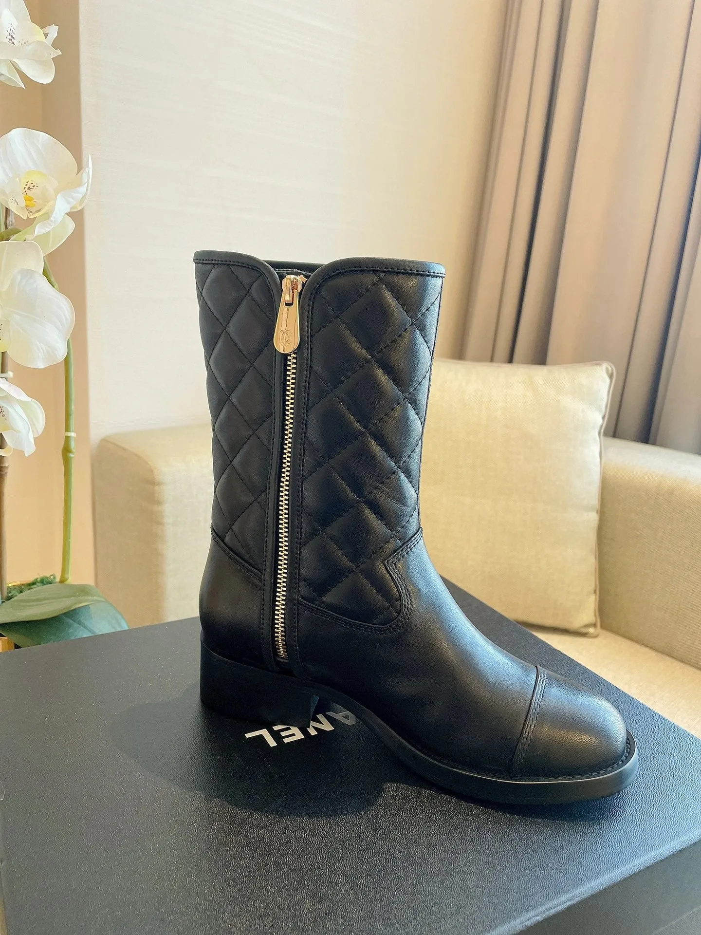Drew's Boots SE757  Size 5-9  Material: Cowhide  Lining: Sheep skin Sole: Italian leather