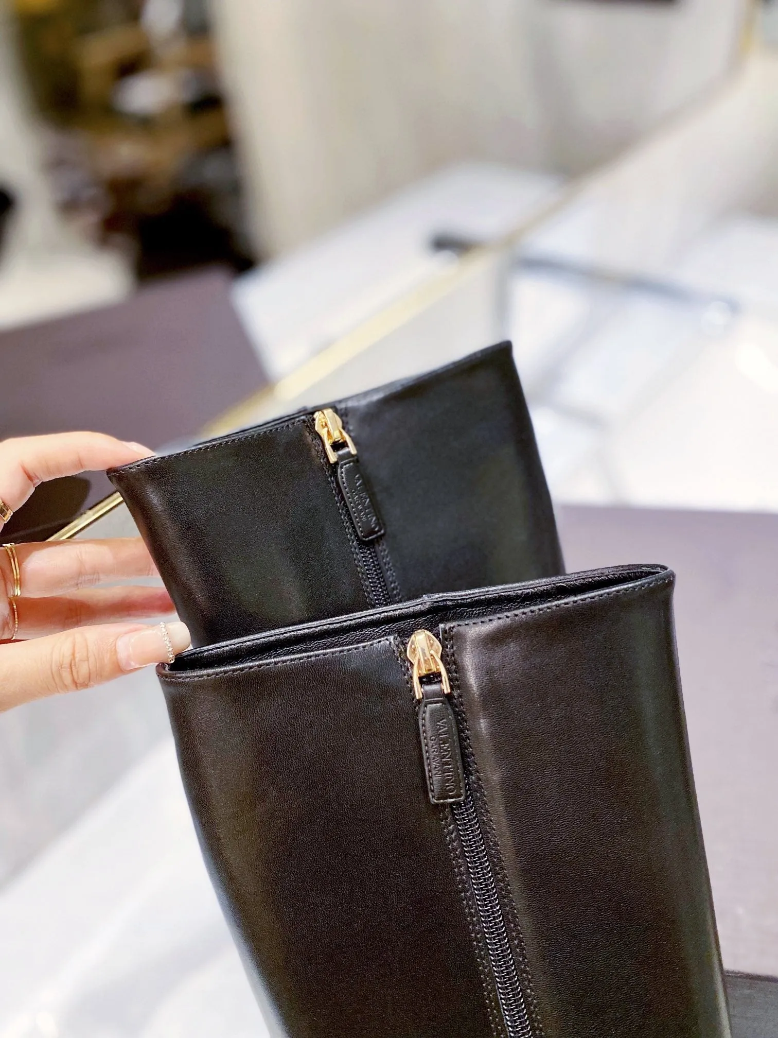 Low Price Rain Boots SE774  Size4-11   Material: Cowhide  Lining: Sheep skin Sole: Rubber