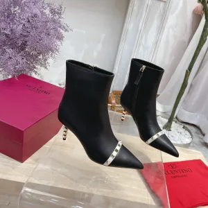 Tory Burch Rain Boots SE778  Size5-10   Material: Lamb  Lining: Lamb Sole: Italian leather