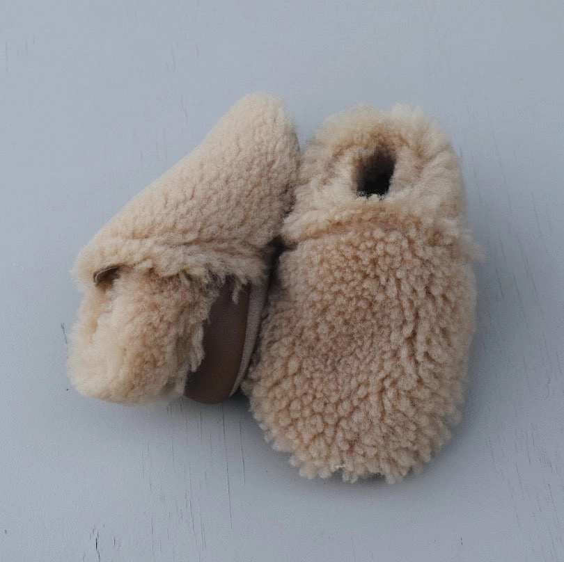 Bass Weejuns Larson Penny Loafers size 6/7 - Fuzzy Loafers - teddy bear