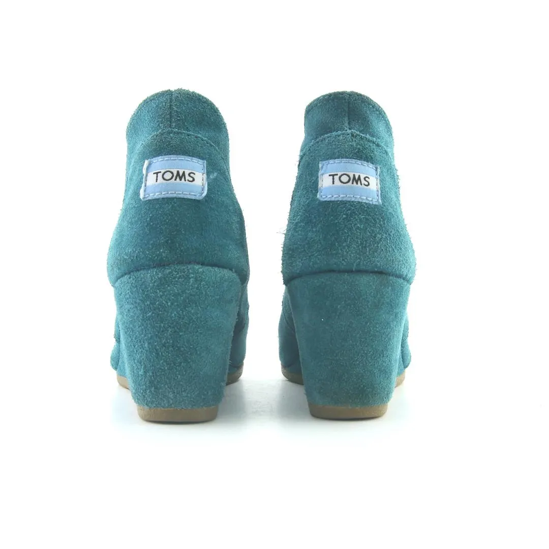 Brogue Shoes With Chinos TOMS .