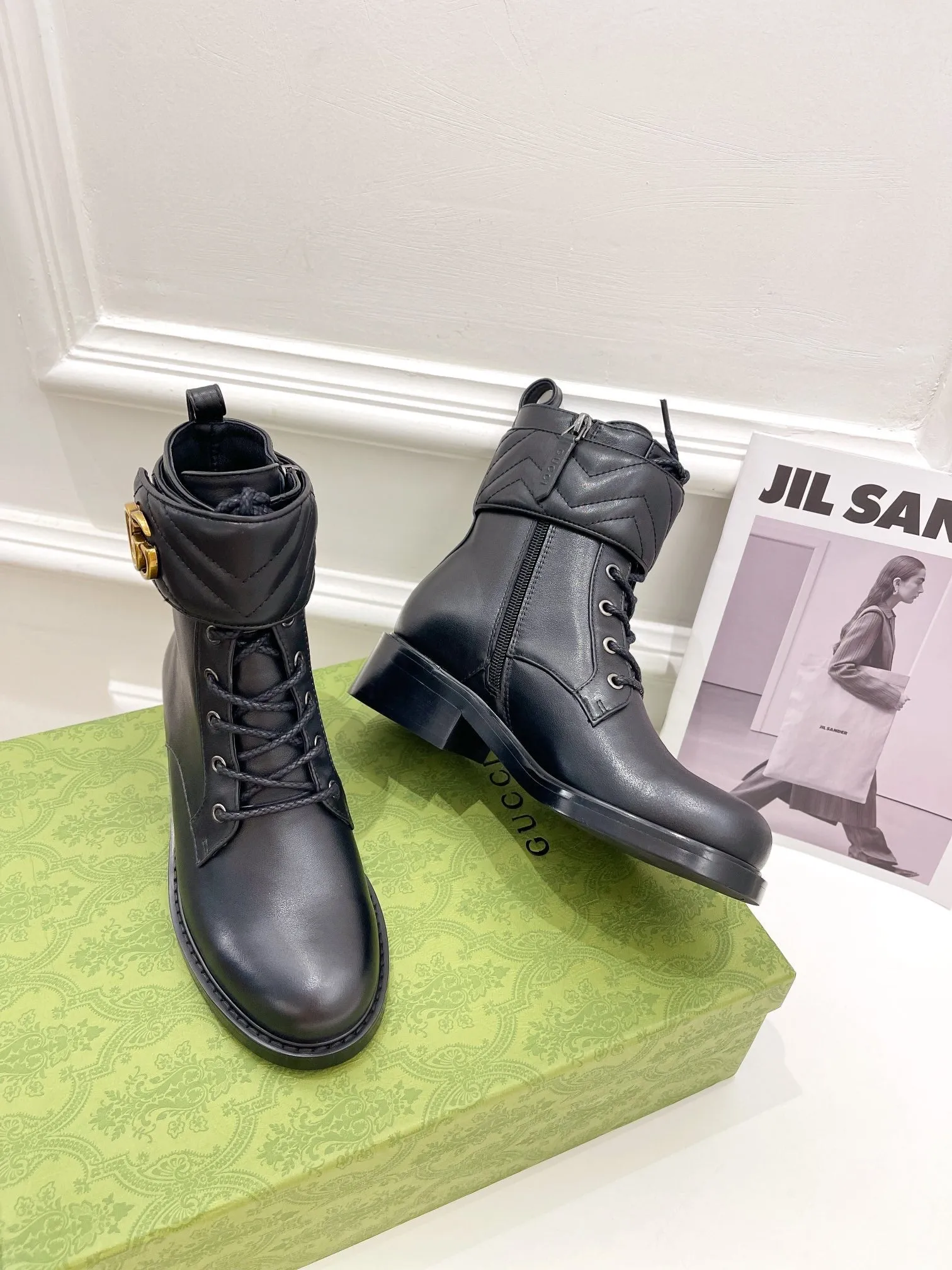 SE690  Size 5-10    Material: Cowhide   Lining: Sheep skin Sole: Rubber Transparent Rubber Boots