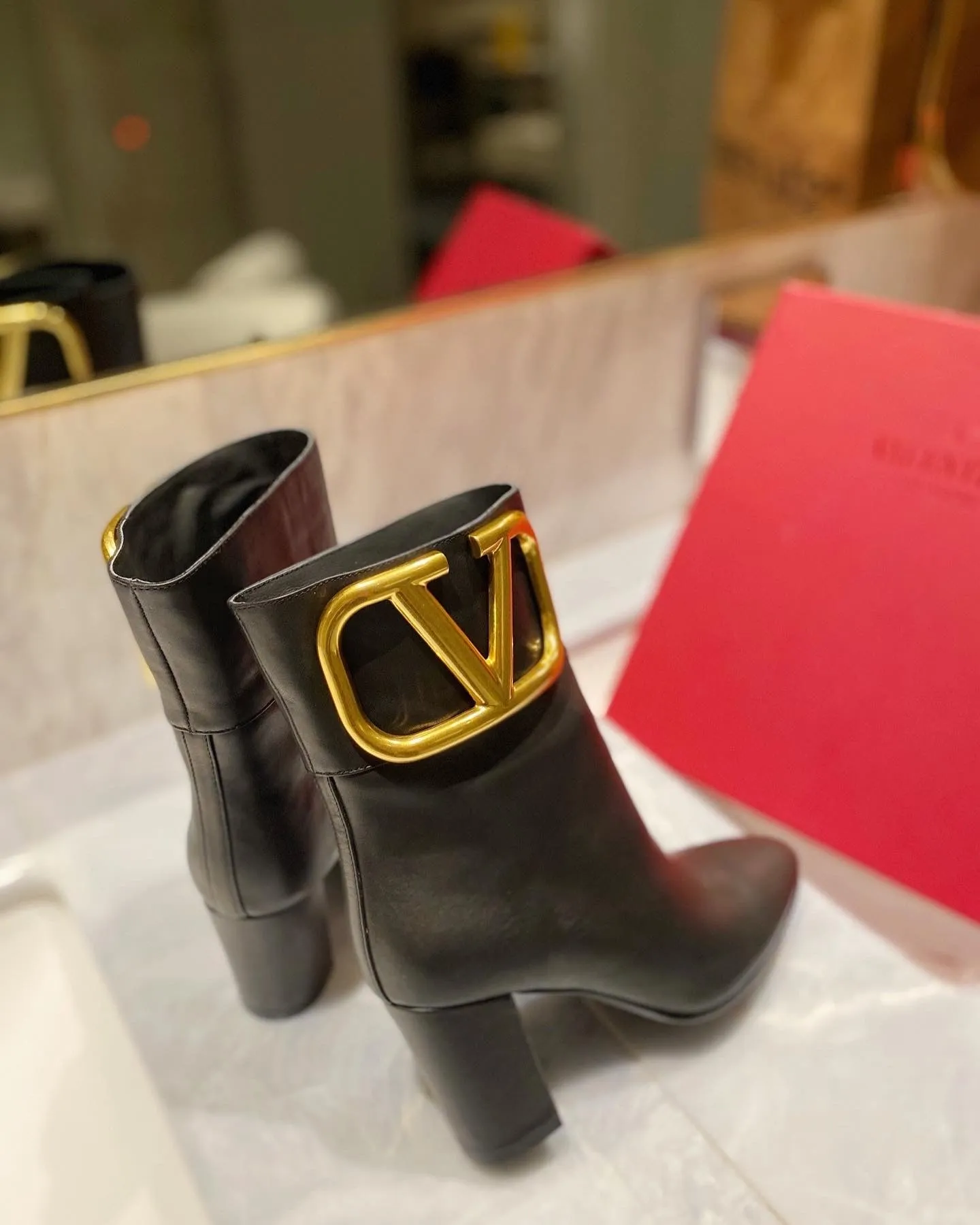 SE794  Size5-11   Heels:8cm Material: Cowhide  Lining: Sheep skin Sole: Italian leather Sole Leather Boots